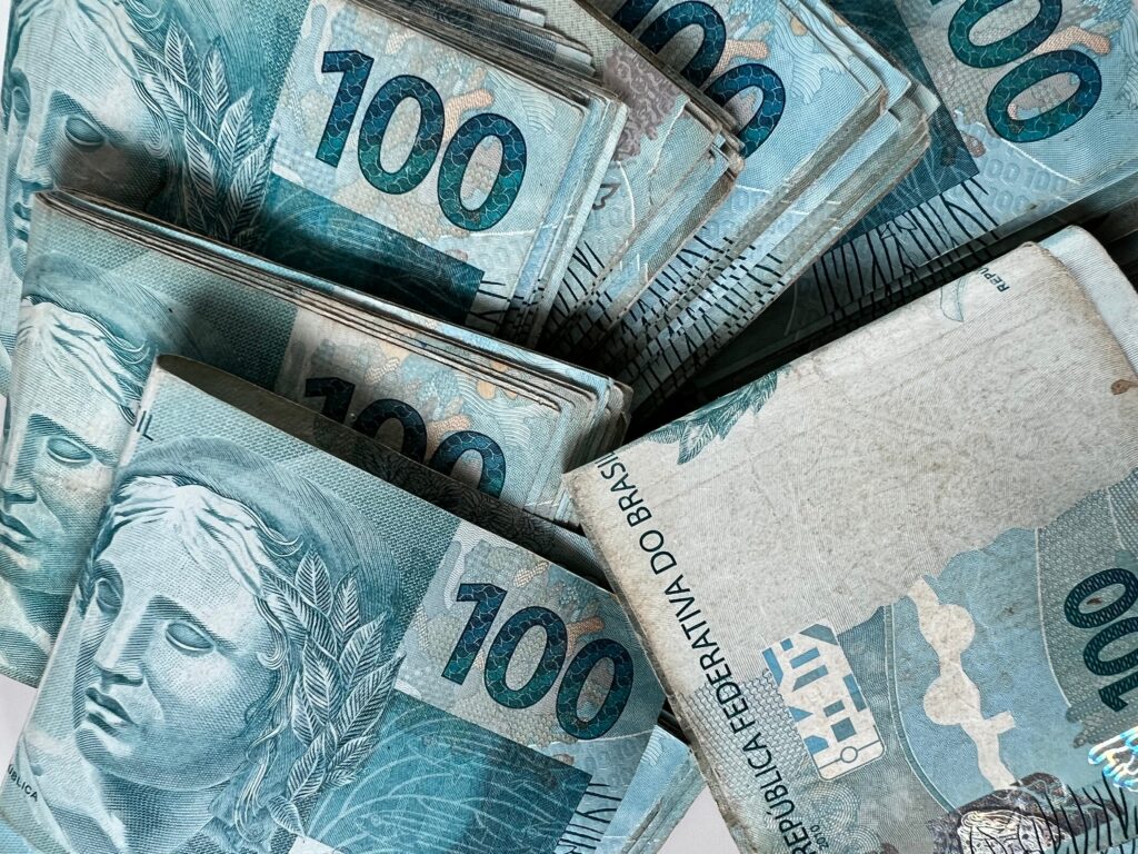 Pile,Of,Brazilian,Cash,Of,Hundred,Reais,With,Soft,Focus
